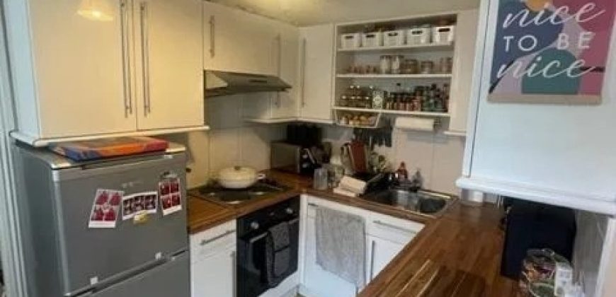 1 Bed Terraced House, West Wycombe Road, HP12