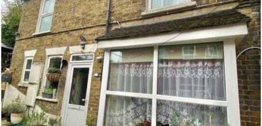 1 Bed Terraced House, West Wycombe Road, HP12