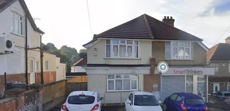 Shop in Totteridge Road, HP13 7LB