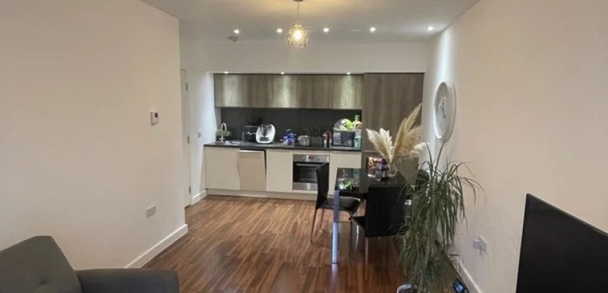 2 Bed Flat, Clovelly Court, UB7