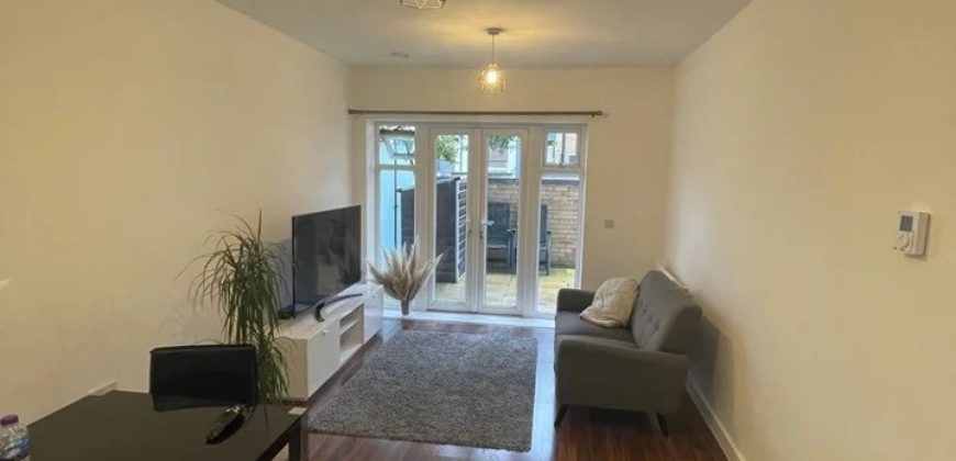 2 Bed Flat, Clovelly Court, UB7