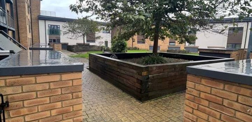 2 Bed Flat, Clovelly Court, UB7