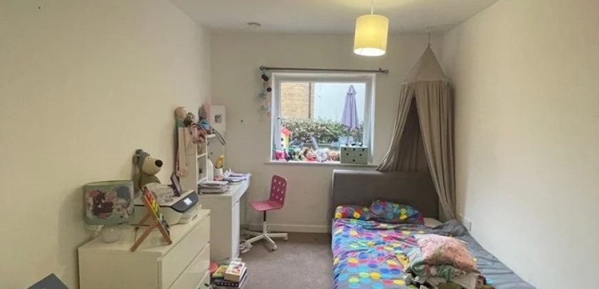2 Bed Flat, Clovelly Court, UB7