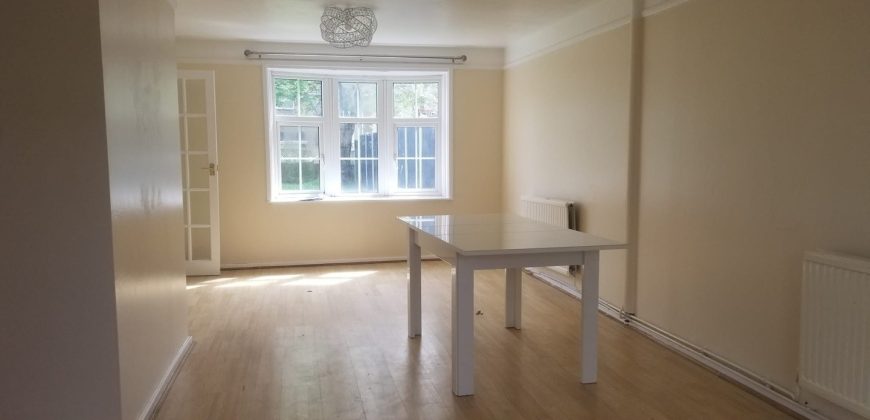 3 Bed Terraced House, Hithercroft Road, HP13