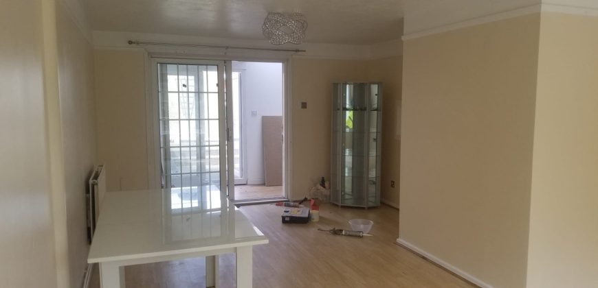 3 Bed Terraced House, Hithercroft Road, HP13