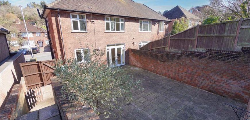 Desborough Avenue, HP11
