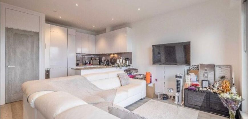 Apartment On Bath Road, SL1