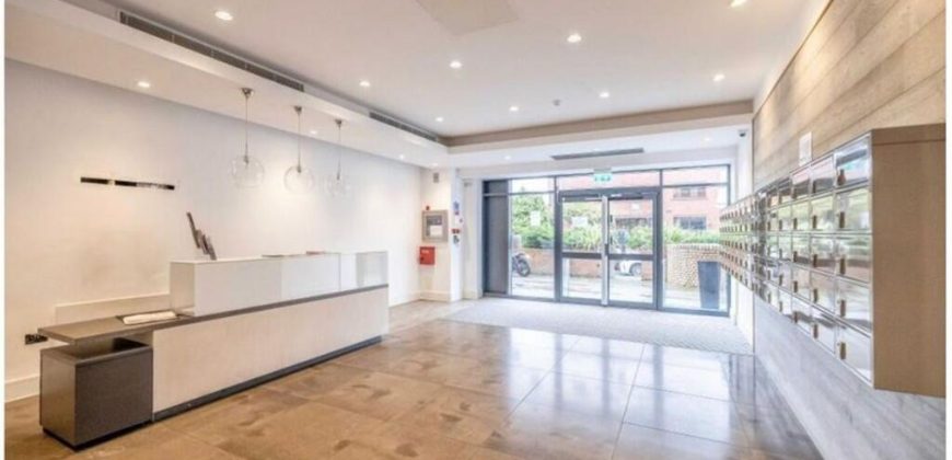 Apartment On Bath Road, SL1